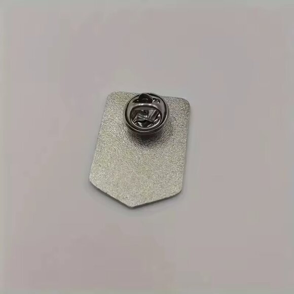 A Reader Lives a Thousand Lives Collectible Enamel Pin NEW! 118A6 - Picture 3 of 4